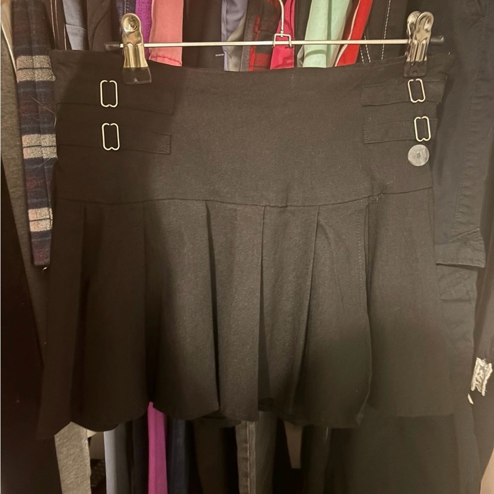 NWT pleated black buckle mini skirt size S small